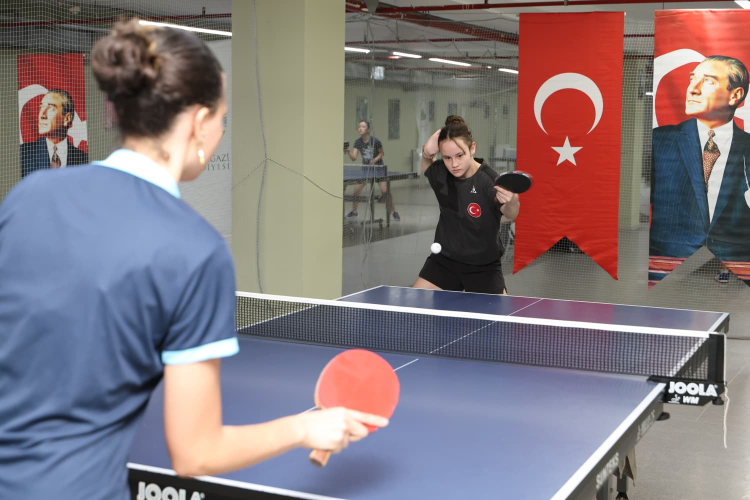 Bursa'da Gençler Arası Masa Tenisi Turnuvası