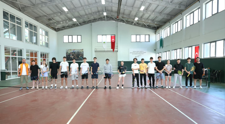 Bursa’da Gençler Arası Tenis Turnuvası Düzenlendi