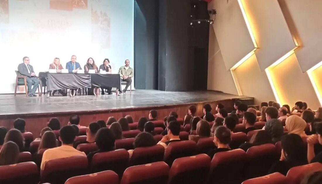 Bursa'da gençlere özel tiyatro atölyesi, yeteneklerini geliştirme ve sahne deneyimi