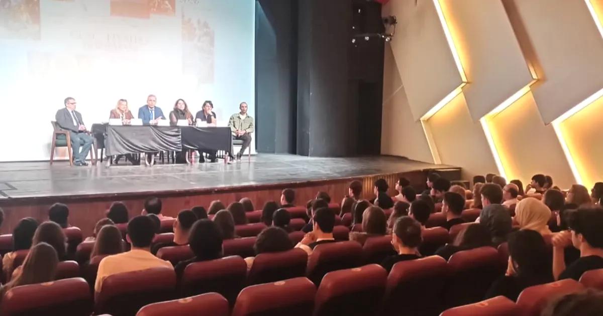 Bursa'da gençlere özel tiyatro atölyesi, yeteneklerini geliştirme ve sahne deneyimi