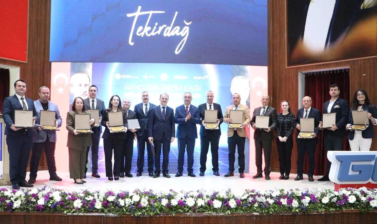 Bursa'da gençlik kariyer fuarı başladı. Gençler için kariyer fırsatları, eğitim
