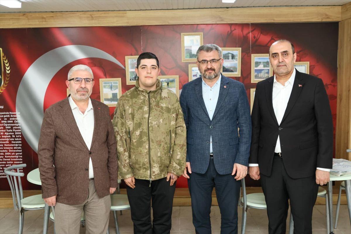 Bursa'da görevli Mehmetçiğe düzenlenen sürpriz ziyaretin detayları ve kutlama anları