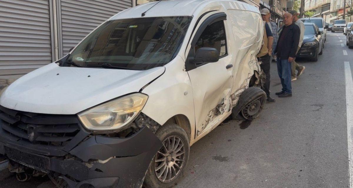 Bursa'da hafif ticari araç kontrolden çıkarak 6 araca çarptı, maddi