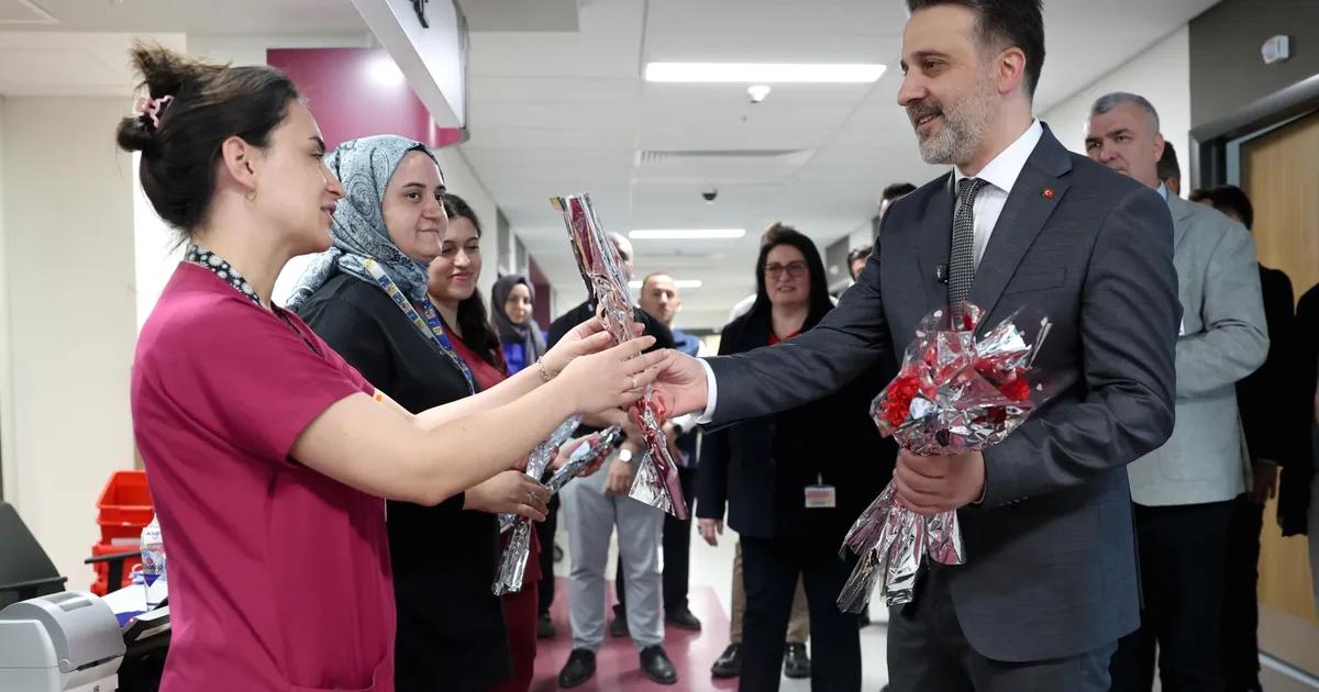 Bursa’da gerçekleştirilen hemşirelere moral ziyareti ile sağlık çalışanlarının özverisi takdir