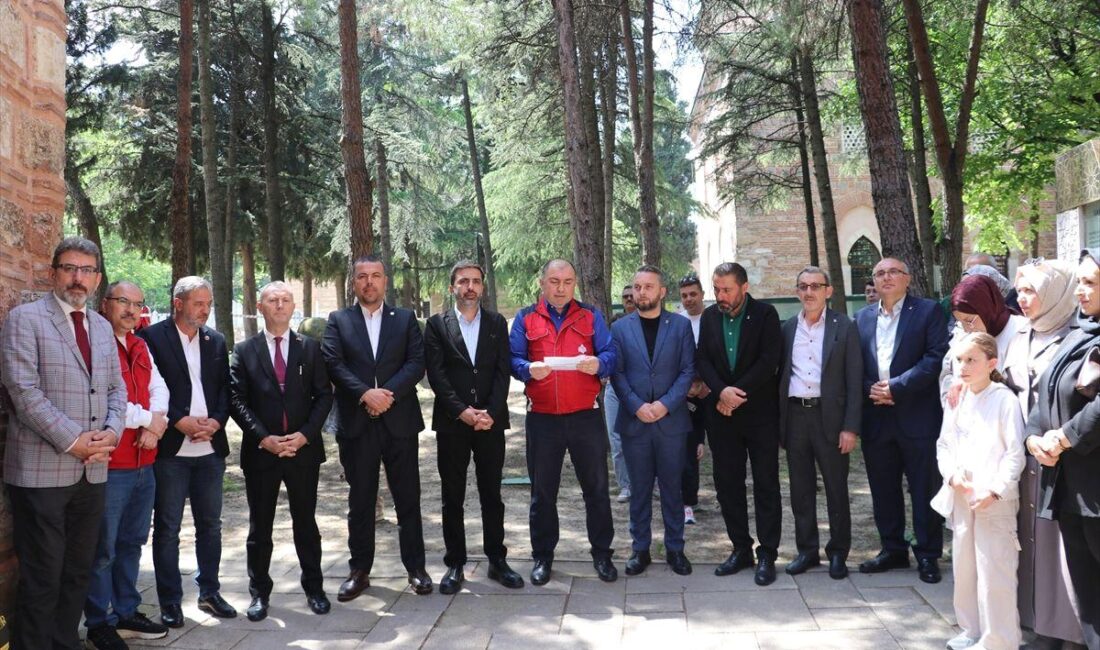 Bursa'da Hüma Hatun Türbesinde düzenlenen anma töreniyle tarihi ve kültürel