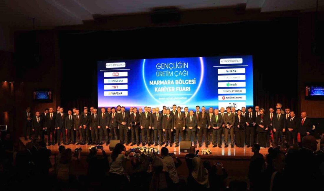 Bursa'da gerçekleştirilen Kariyer Fuarı, iş dünyası ve yeni mezunlar arasında