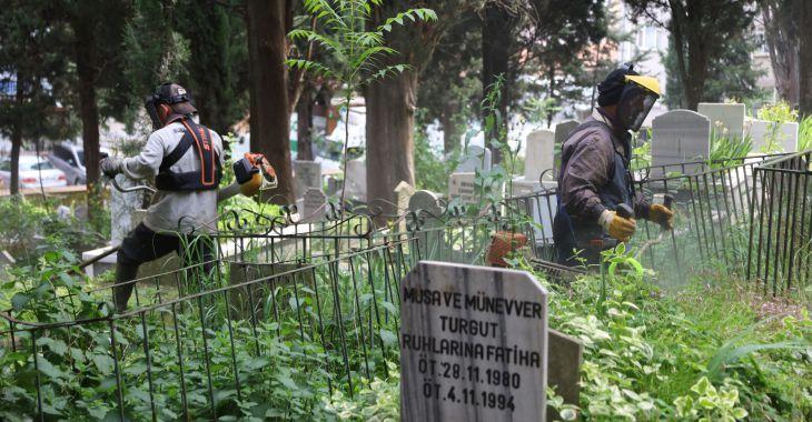Bursa Büyükşehir Belediyesi, Kurban Bayramı öncesinde şehir genelindeki mezarlıklarda kapsamlı