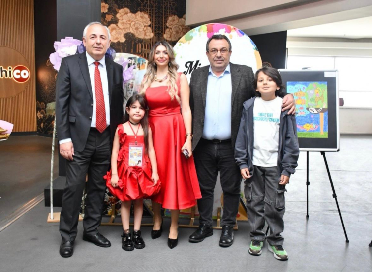 Bursa'da Minik Ressamın İlk Sergisi Açıldı