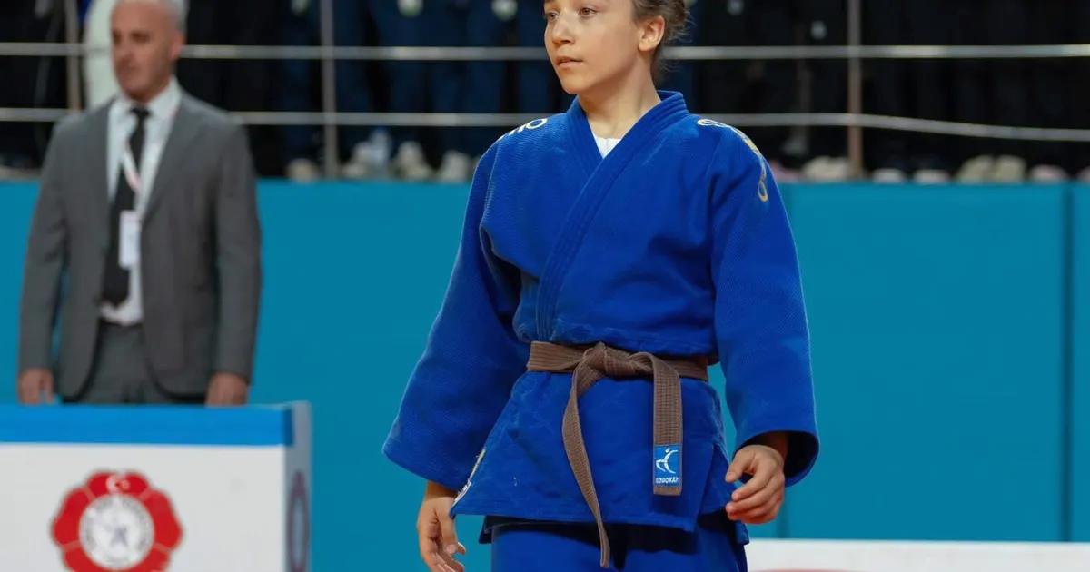 Bursa'da düzenlenen Minikler Türkiye Judo Şampiyonası, genç yeteneklerin mücadelelerine sahne