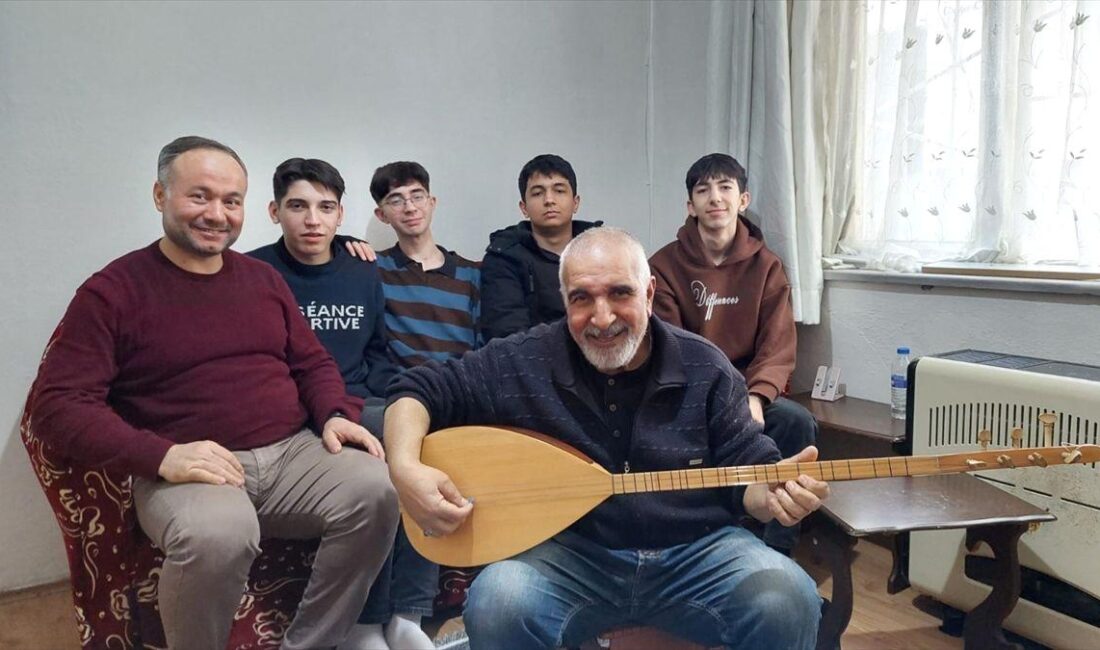 Bursa'da Nesiller Buluşuyor Projesi başladı. Nesiller arası iletişimi güçlendirmeyi amaçlayan
