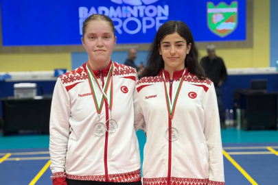 Bursa'da Okul Bahçesinde Kırmızı Güvercin Bulundu