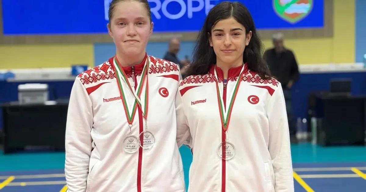 Bursa'da okul bahçesinde bulunan kırmızı güvercinle ilgili detaylar ve olayın