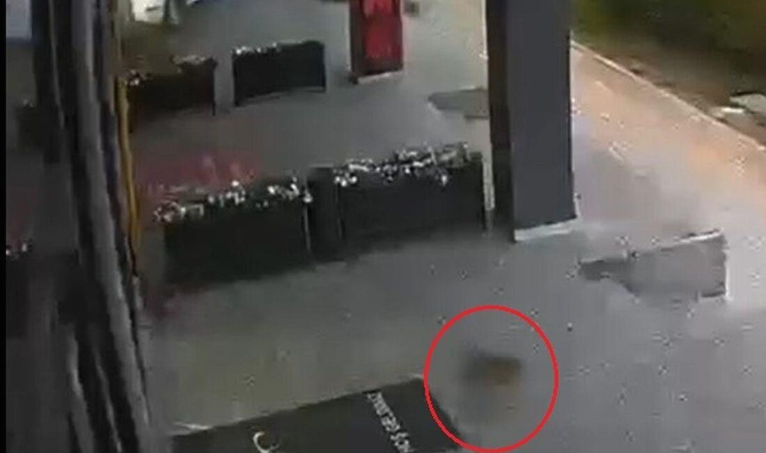 Bursa'da otomobilin kaldırımı aşarak duvara çarpmasıyla ilgili detaylı bilgi, güvenlik