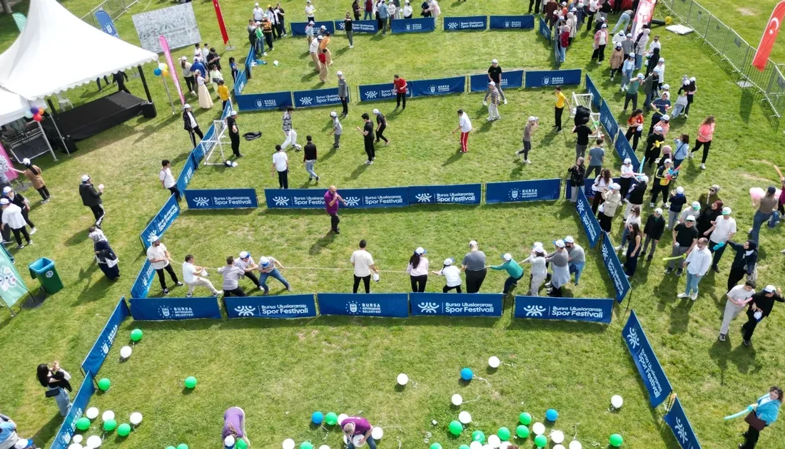 Bursa'da gerçekleştirilen Spor Şenliği, coşkulu anlar ve sportif heyecanlar ile