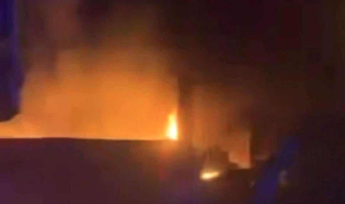 Bursa'da tekstil atölyesinde çıkan yangın, maddi hasara neden oldu. Olayla