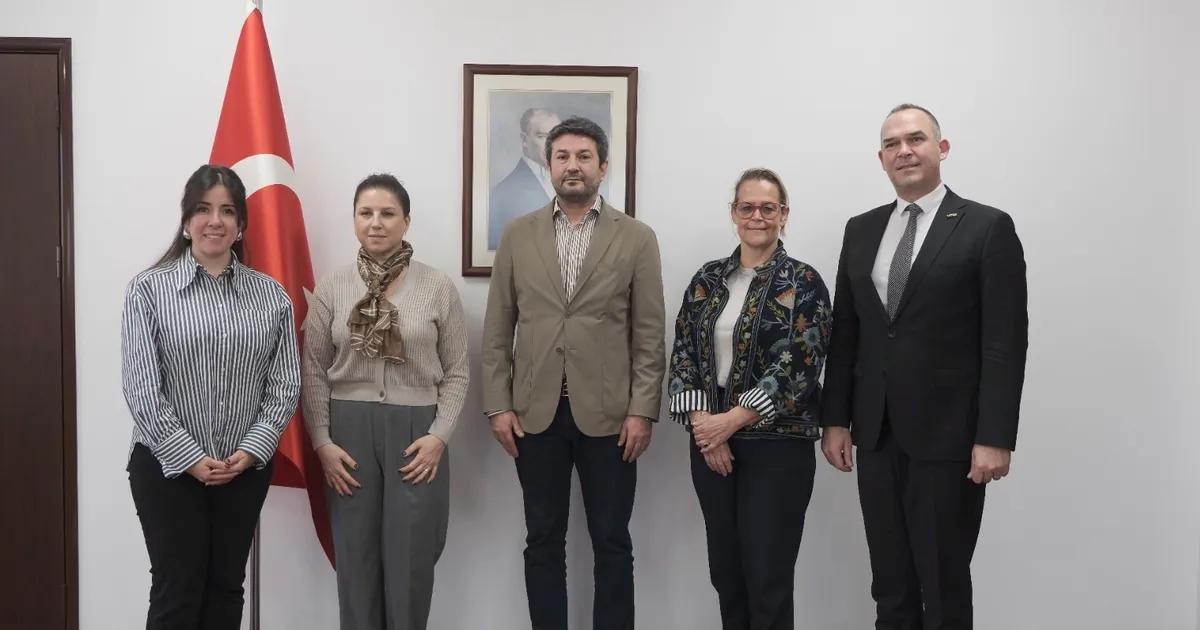 Bursa’da gerçekleşen Tekstil Zirvesi, sektör temsilcilerini bir araya getirerek yeni