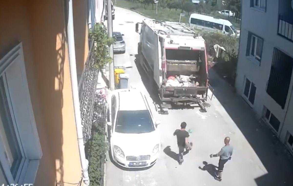 Bursa'da temizlik görevlilerinin ilginç ve dikkat çekici anlarını keşfedin. Profesyonellik