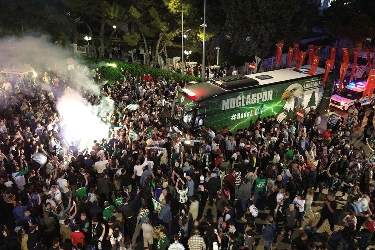 Bursa'da yaşanan trafik kazasında 2 kişi hayatını kaybetti. Detaylar ve