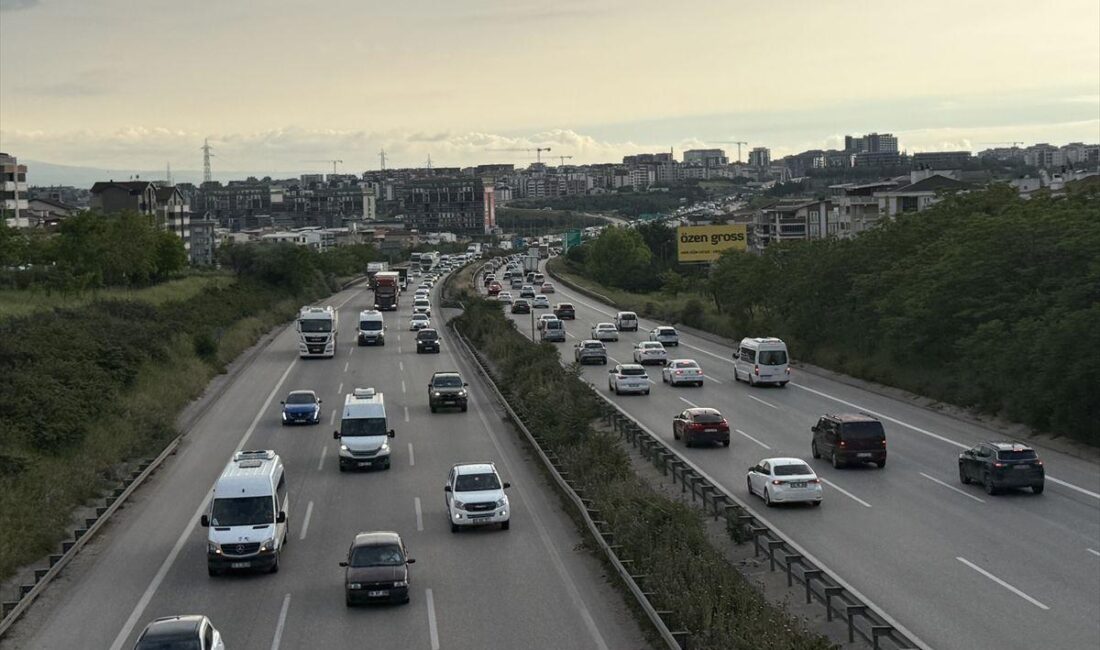 Bursa'da trafik yoğunluğu artışını ve olası çözüm önerilerini detaylandıran, resmi