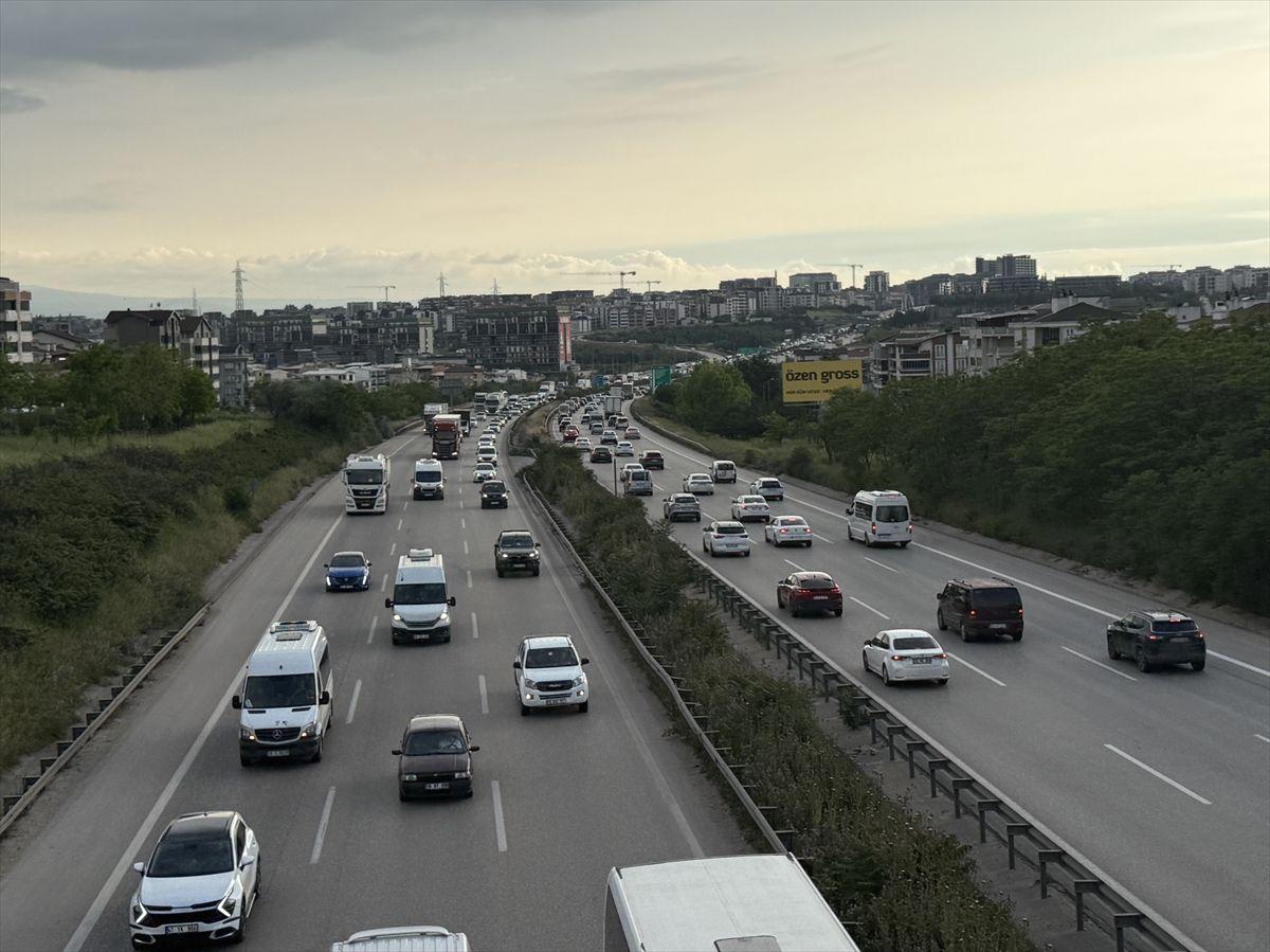 Bursa'da trafik yoğunluğu artışını ve olası çözüm önerilerini detaylandıran, resmi
