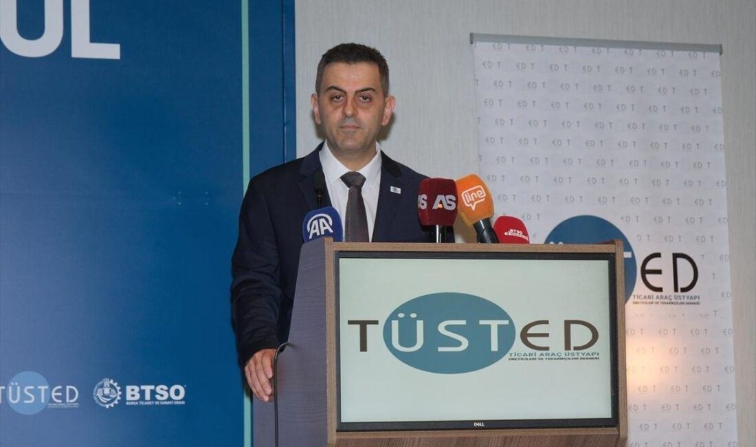 Bursa'da TÜSTED'in genel kurulu gerçekleştirildi. Katılımcılar, sektörün gelişimi ve birlik