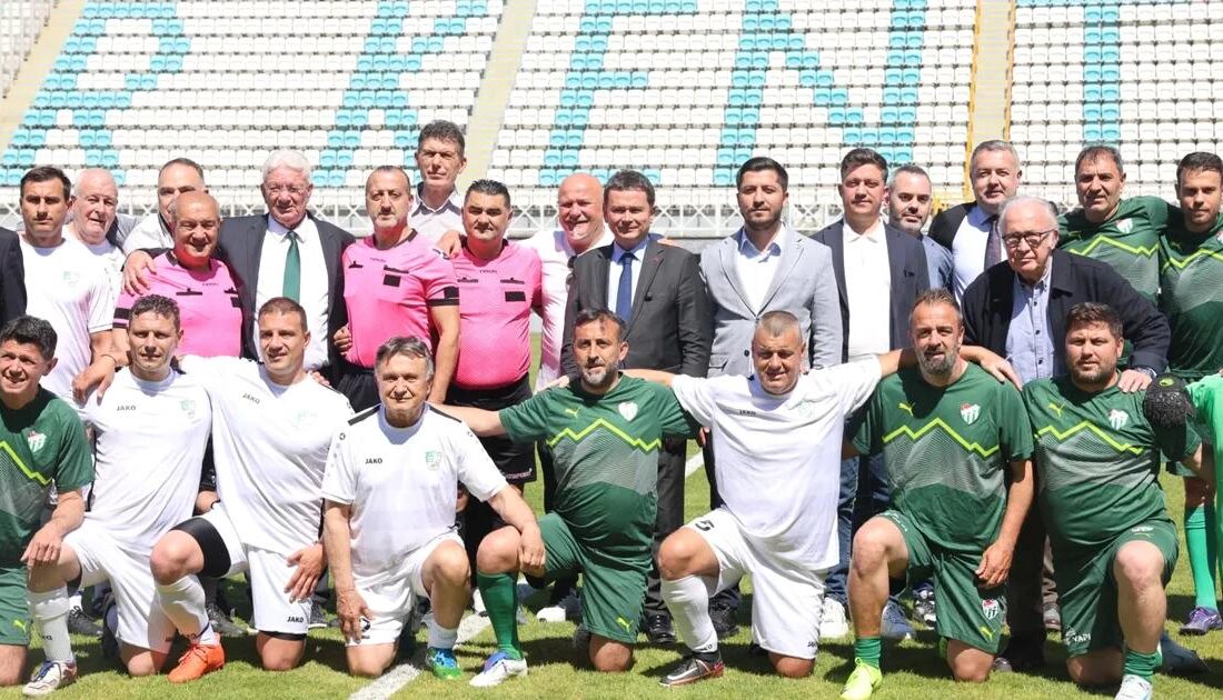 Bursa’da düzenlenen Veteran Futbolcular Turnuvası, tecrübeli futbolcuların hünerlerini sergilediği prestijli