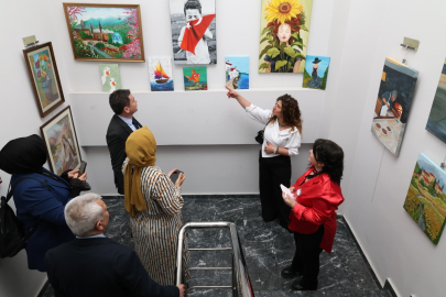Bursa’da Yıl Sonu Sanat Sergisi Açıldı