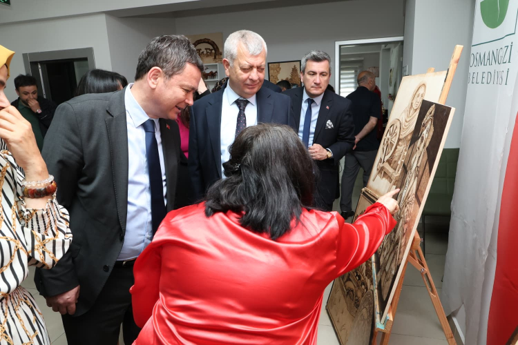 Bursa’da Yıl Sonu Sanat Sergisi Açıldı