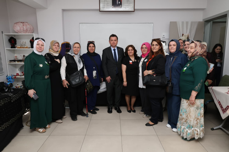 Bursa’da Yıl Sonu Sanat Sergisi Açıldı