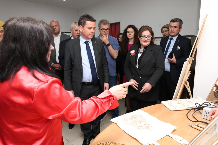 Bursa’da Yıl Sonu Sanat Sergisi Açıldı