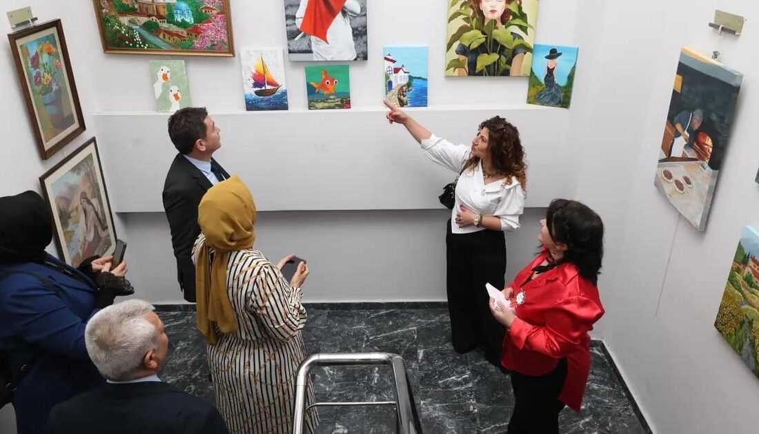 Bursa'da yıl sonu sanat sergisi açıldı. Sanatseverleri bekleyen bu etkinlik,