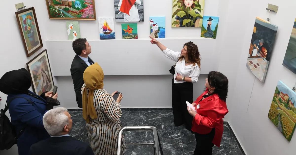 Bursa'da yıl sonu sanat sergisi açıldı. Sanatseverleri bekleyen bu etkinlik,