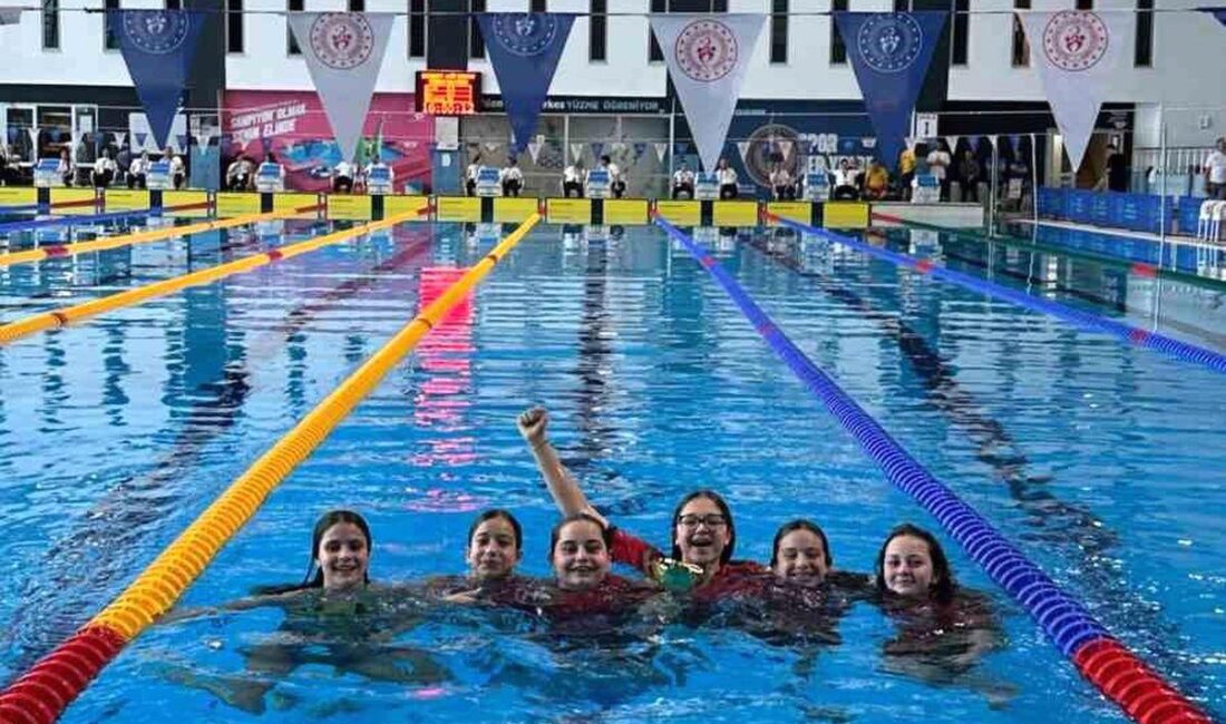 Bursa'da düzenlenen yüzme şampiyonası zaferi, sporun heyecanını ve başarısını yansıtarak,
