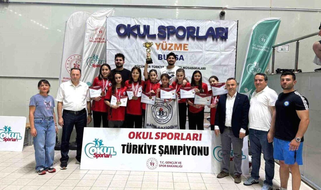 Bursa'da düzenlenen yüzme şampiyonlarında büyük zaferler kazanan sporcularımızın başarılarını ve