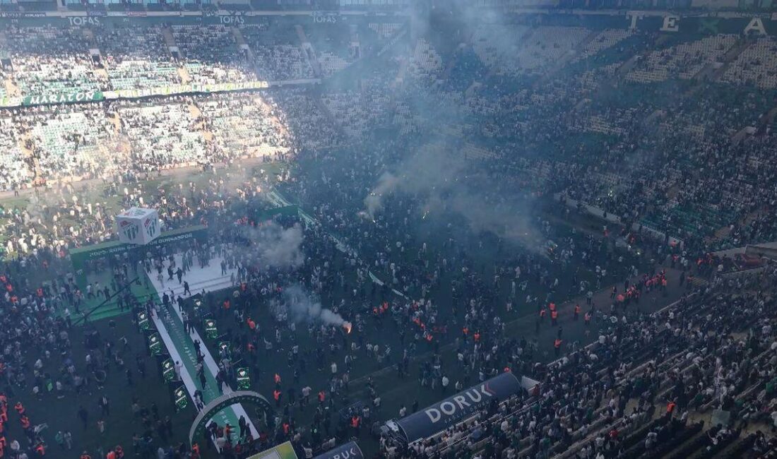 Bursaspor, 2'nci Lig Kırmızı'dan Türkiye Birinci Ligi'ne yükselerek büyük bir