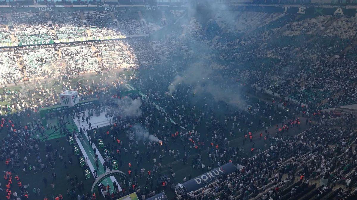 Bursaspor, 2'nci Lig Kırmızı'dan Türkiye Birinci Ligi'ne yükselerek büyük bir