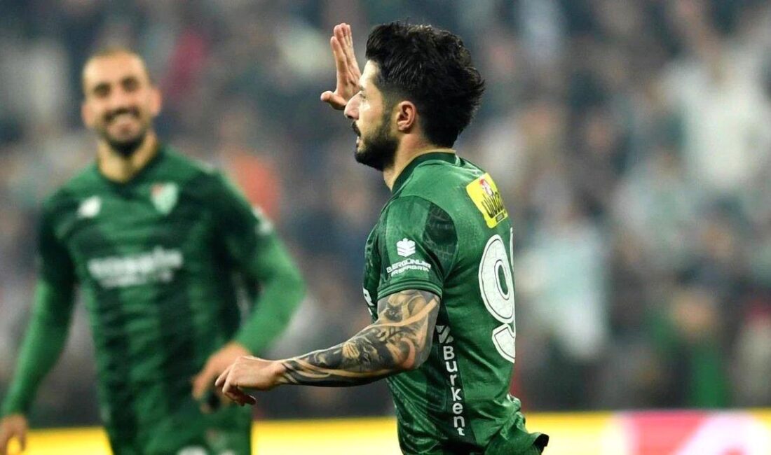 Bursaspor, Barış Gök ile olan sözleşmesini resmi olarak yeniledi. Kulüp