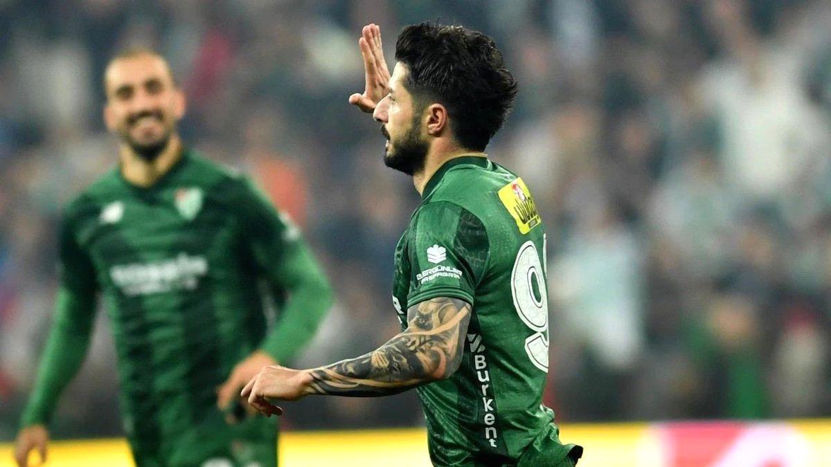 Bursaspor, Barış Gök ile olan sözleşmesini resmi olarak yeniledi. Kulüp