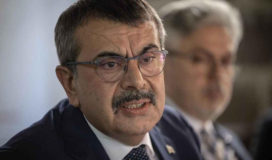 Demokratik mücadelede CHP iç çekişmelerle karşı karşıya, parti içi anlaşmazlıklar