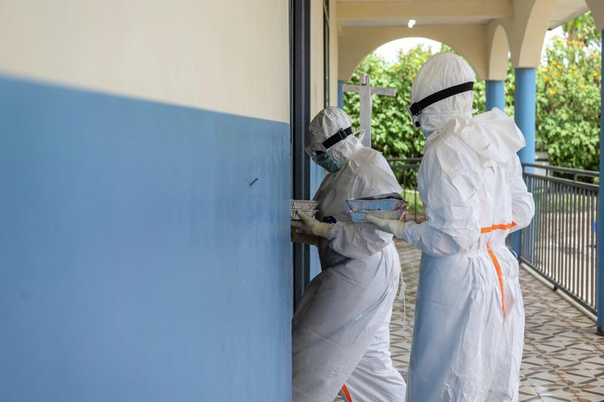Ebola Salgını ve Riskler Büyüyor