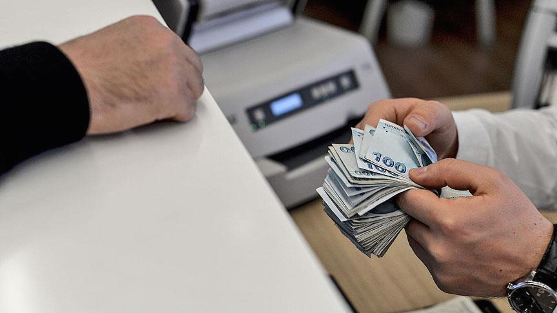 Emekli maaşlarıyla ilgili Ahmet Davutoğlu'nun aldığı kararlar tartışma yarattı. Ayrıntılar