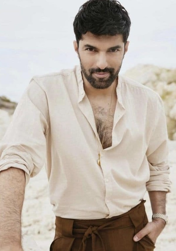 Engin Akyürek: Gizemli Yıldızın Hayatı ve Kariyeri