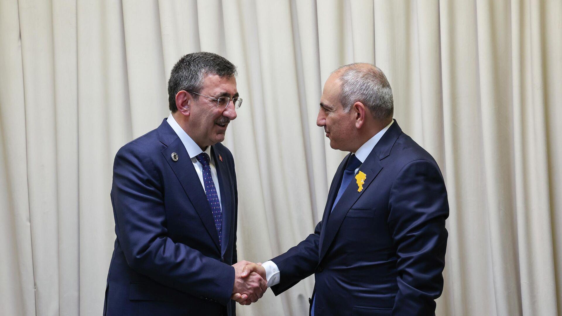 Erivan'da gerçekleştirilen Türk-Ermeni diplomatik zirvesi, iki ülke ilişkilerini güçlendirmeyi hedefleyen