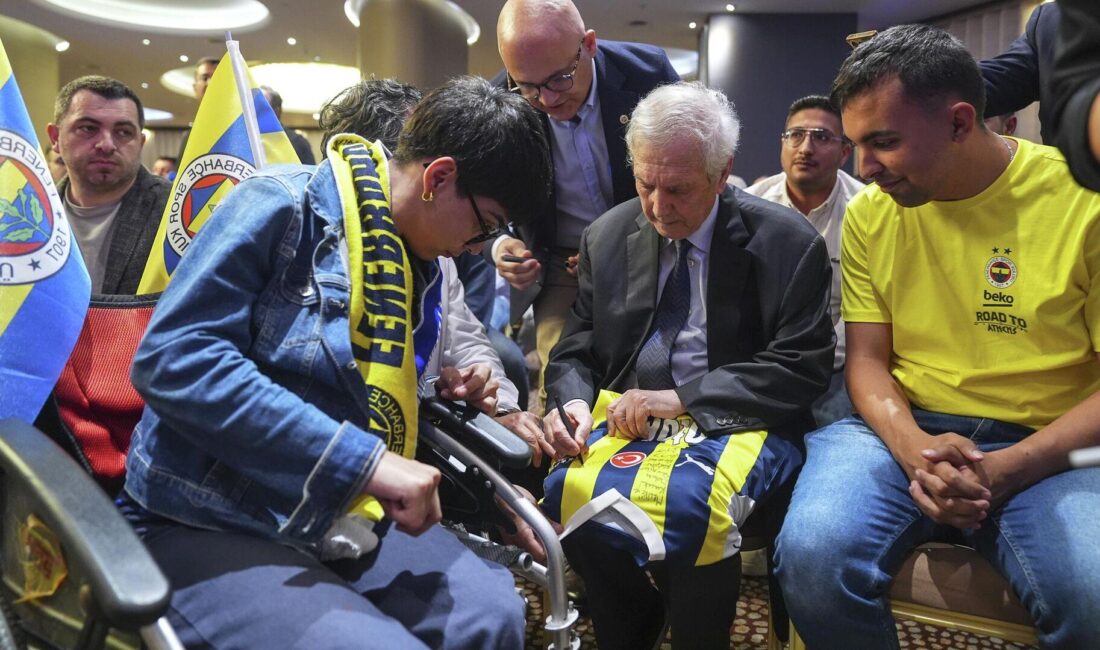 Fenerbahçe Başkanı Aziz Yıldırım, yeni yönetime güçlü destek veriyor ve