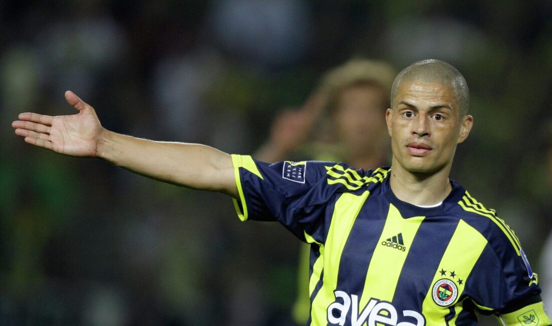 Fenerbahçe'nin eski futbolcusu Baroni, Aziz Yıldırım ve Alex'e destek mesajlarıyla