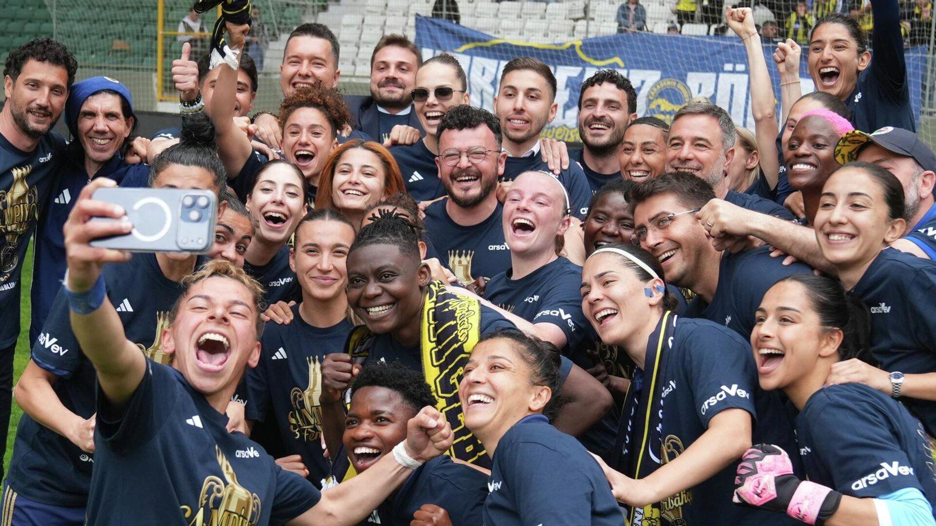 Fenerbahçe'nin tarihi şampiyonluğu ve UEFA biletini kazanmasıyla ilgili detaylar, unutulmaz