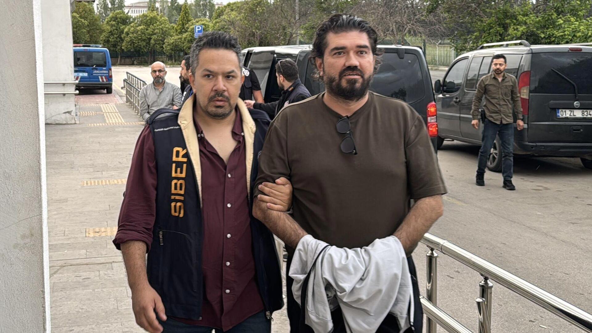 Gazeteci Ahmet Hakan, Rasim Ozan Kütahyalı’nın gözaltını değerlendirerek olayın detaylarını