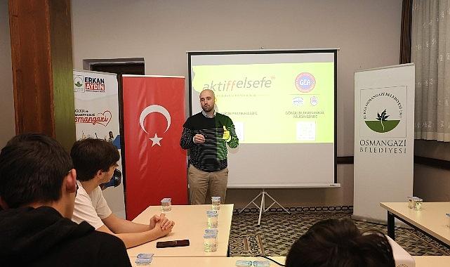 Gençlerle bilgi analizi ve eleştirel düşünme atölyesi gerçekleştirildi. Yaratıcı ve