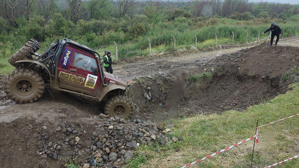 Havran'da gerçekleşen Off-Road Şenliği ile macera tutkunları buluşuyor. Doğa ile
