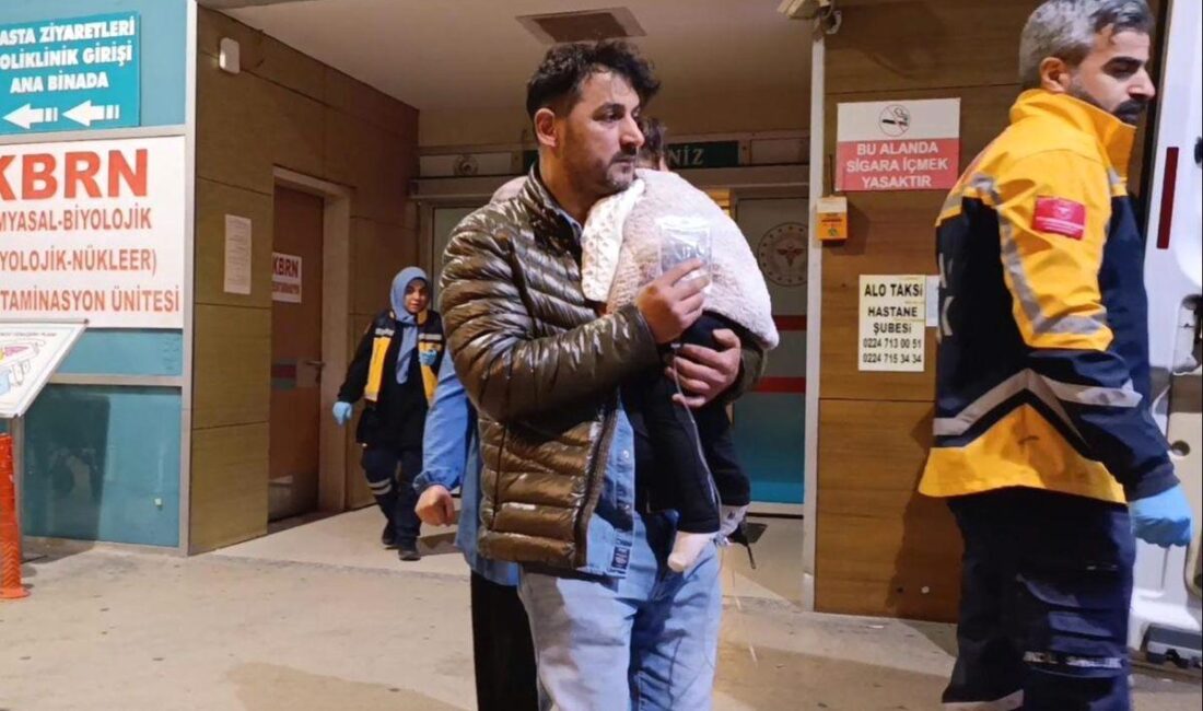 İnegöl'de 1 yaşındaki bebek merdivenden düşerek sağlık ekipleri tarafından hastaneye
